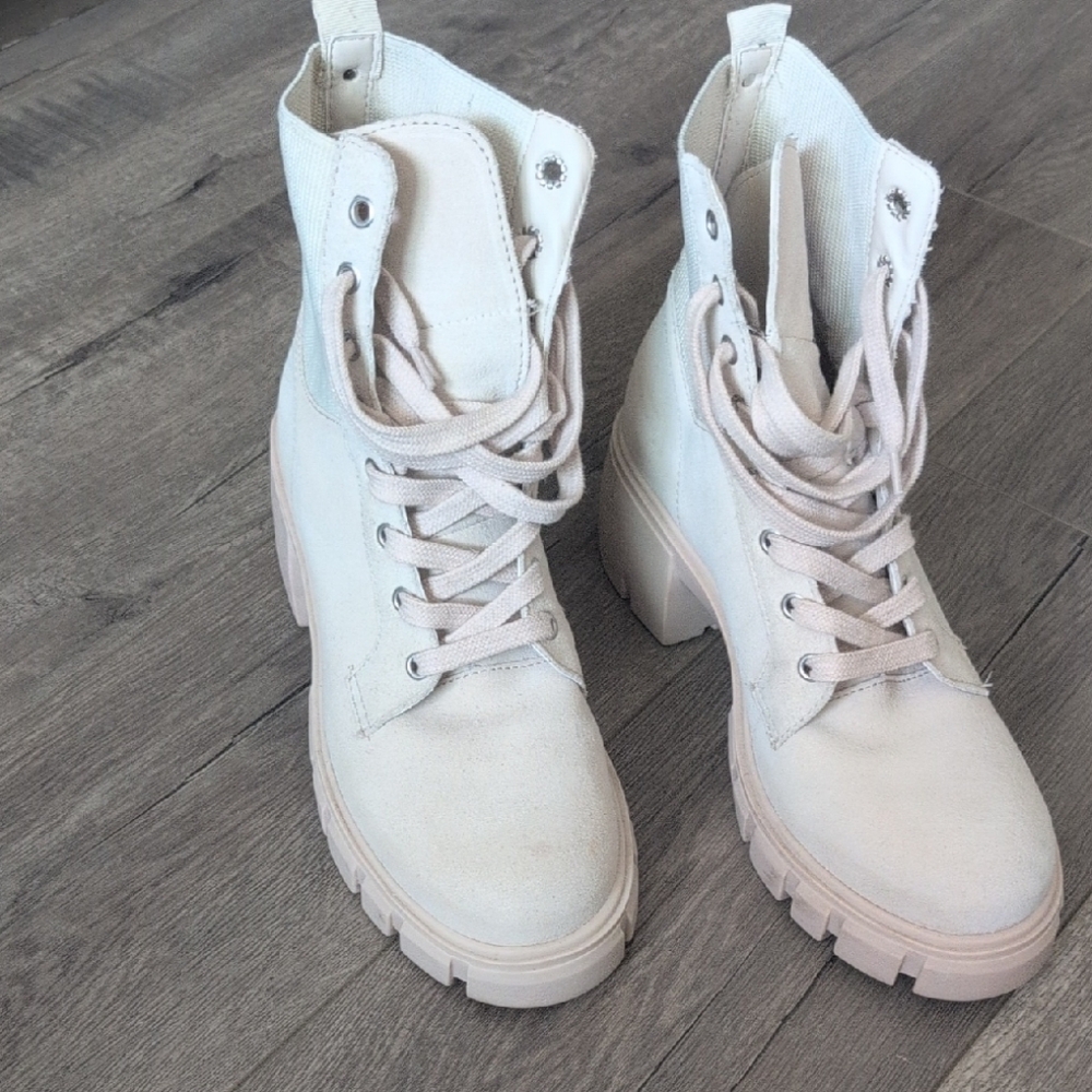 Steve Madden Cream Lace-Up Combat Boots